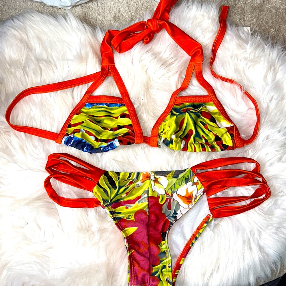 ✨• NEW burnt orange, tropical two piece bikini set with Brazilian butt butt•✨